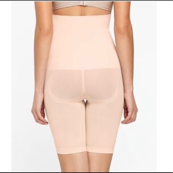 Yummie Cleo High Waist Short - Picture 3 of 8